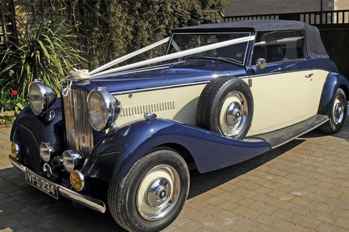 Jaguar Royale azul
