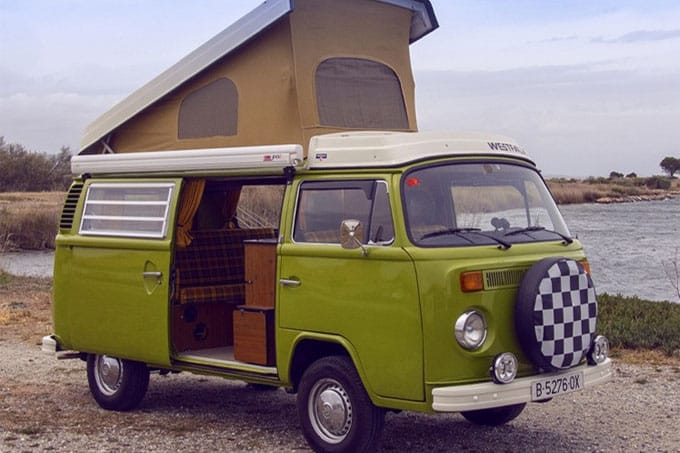 Volkswagen Kombi T2 verde de 1977