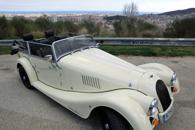 Morgan Plus 4, cuatro plazas (Crema Ivory)