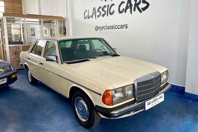 MERCEDES BENZ W123 230E 5V